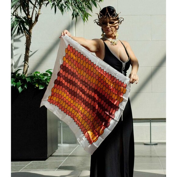 Beehive Patterned Vintage Scarf - A Buzzworthy Accent in Sustainable Fashion - Picture 3 of 6